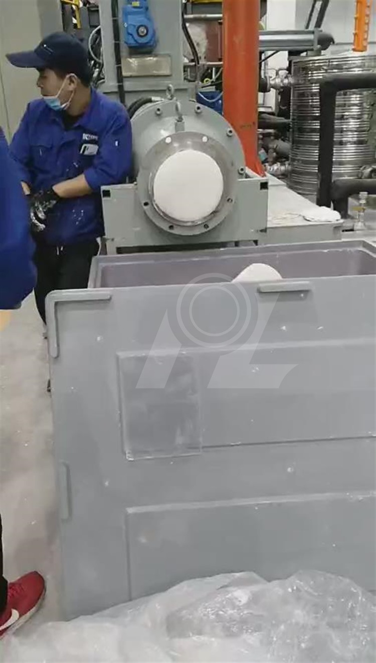 2，上料，捏合精煉